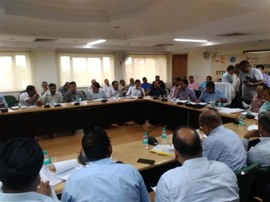 पूर्वाञ्चल एक्स्प्रेस-वे की अधिकृत निर्माण कंपनियों के प्रतिनिधियों के साथ समीक्षा बैठक / Review meeting with authorized representatives of contractors for construction of Poorvanchal Expressway 