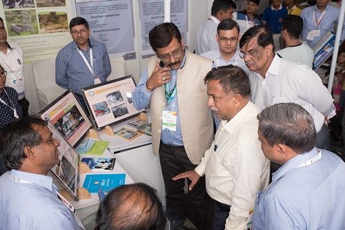 सीईओ यूपीडा श्री अवनीश कुमार अवस्थी ने लखनऊ में भारत अंतर्राष्ट्रीय विज्ञान महोत्/CEO UPEIDA Shri. Awanish Kumar Awasthi visited DRDO exhibition in India International Science Festival 2018 in Lucknow