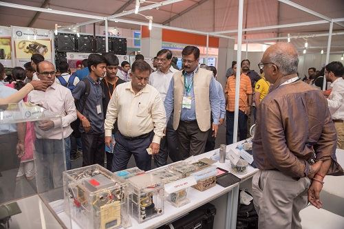 सीईओ यूपीडा श्री अवनीश कुमार अवस्थी ने लखनऊ में भारत अंतर्राष्ट्रीय विज्ञान महोत्सव 2018 में डीआरडीओ प्रदर्शनी का दौरा किया/ CEO UPEIDA Sh. Awanish Kumar Awasthi visited DRDO exhibition in India Inter
