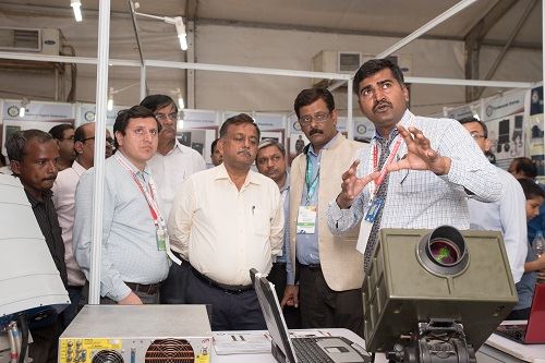 सीईओ यूपीडा श्री अवनीश कुमार अवस्थी ने लखनऊ में भारत अंतर्राष्ट्रीय विज्ञान महोत्सव 2018 में डीआरडीओ प्रदर्शनी का दौरा किया/CEO UPEIDA Sh. Awanish Kumar Awasthi visited DRDO exhibition in India Intern