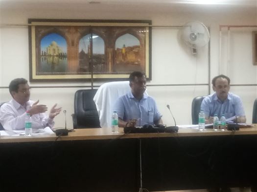 सीईओ यूपीडा श्री अवनीश कुमार अवस्थी ने मानसून रखरखाव और आगरा लखनऊ एक्सप्रेसवे के अन्य रखरखाव से संबंधित मुद्दों पर बैठक की।/Shri Awanish Kumar Awasthi,CEO UPEIDA took a meeting for the post monsoon ma