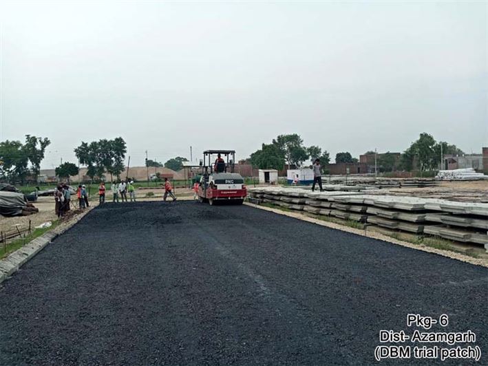 पूर्वांचल एक्सप्रेसवे का निर्माण कार्य प्रगति पर है/Construction Work of Purvanchal Expressway is in Progress