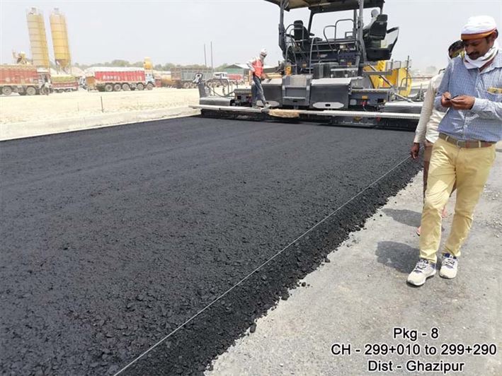 पूर्वांचल एक्सप्रेसवे का निर्माण कार्य प्रगति पर है / Construction Work of Purvanchal Expressway is in Progress