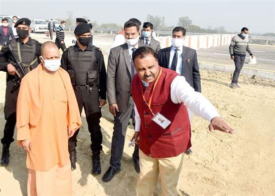 दिनांक 08.02.2021 को मा० मुख्यमंत्री श्री योगी आदित्यनाथ जी द्वारा किया गया पूर्वांचल एक्सप्रेस वे का हवाई सर्वेक्षण एवं स्थलीय निरीक्षण.../Hon’ble Chief Minister, Shri Yogi Adityanath made aerial survey and Site inspection of Purvanchal Expressway on 08.02.2021..